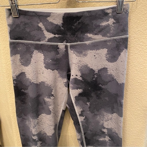 LULULEMON Women Gray Tie Dye Abstract Patterned Leggings Size 4 - Picture 2 of 9
